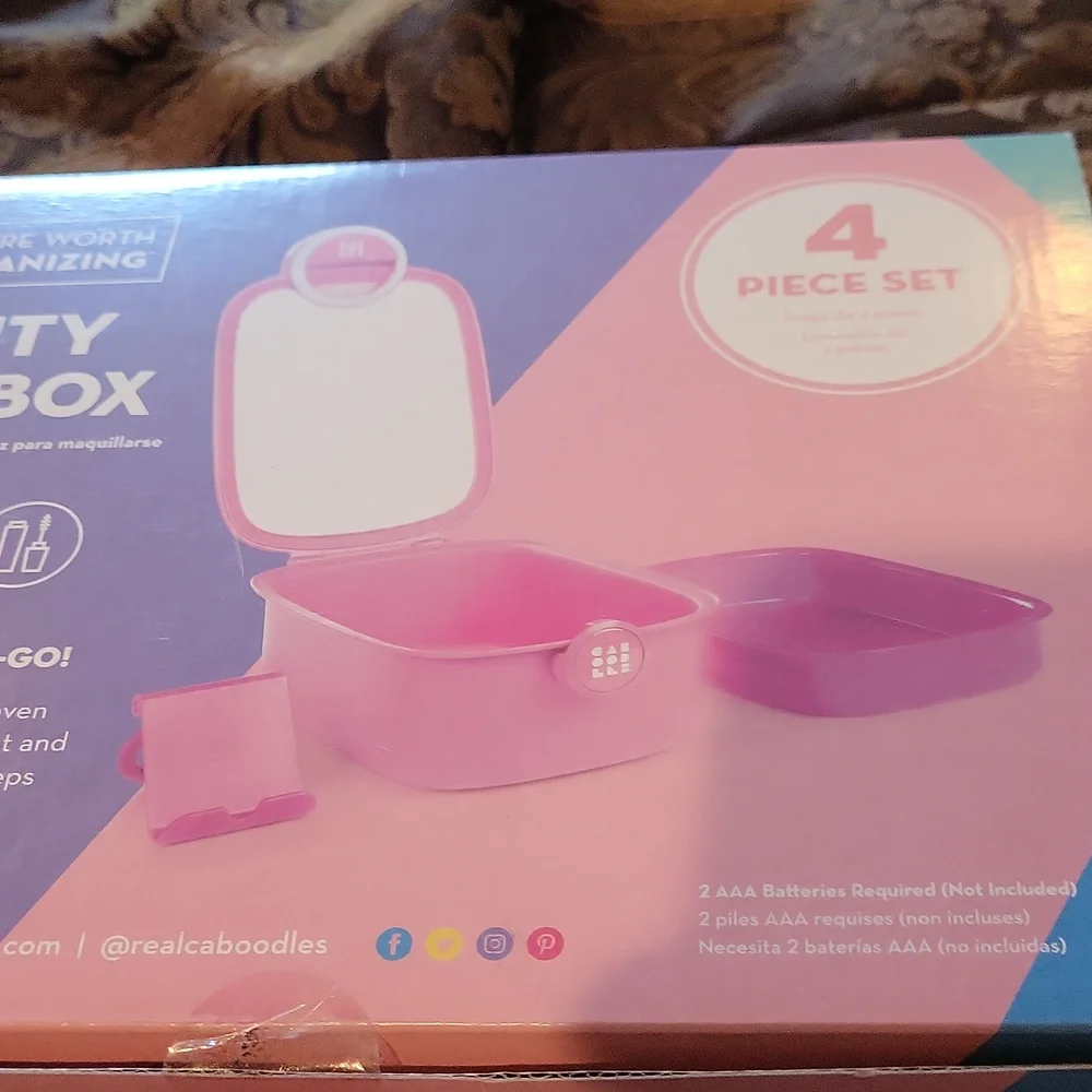 Caboodle beauty light box pink boxed tagged new firm